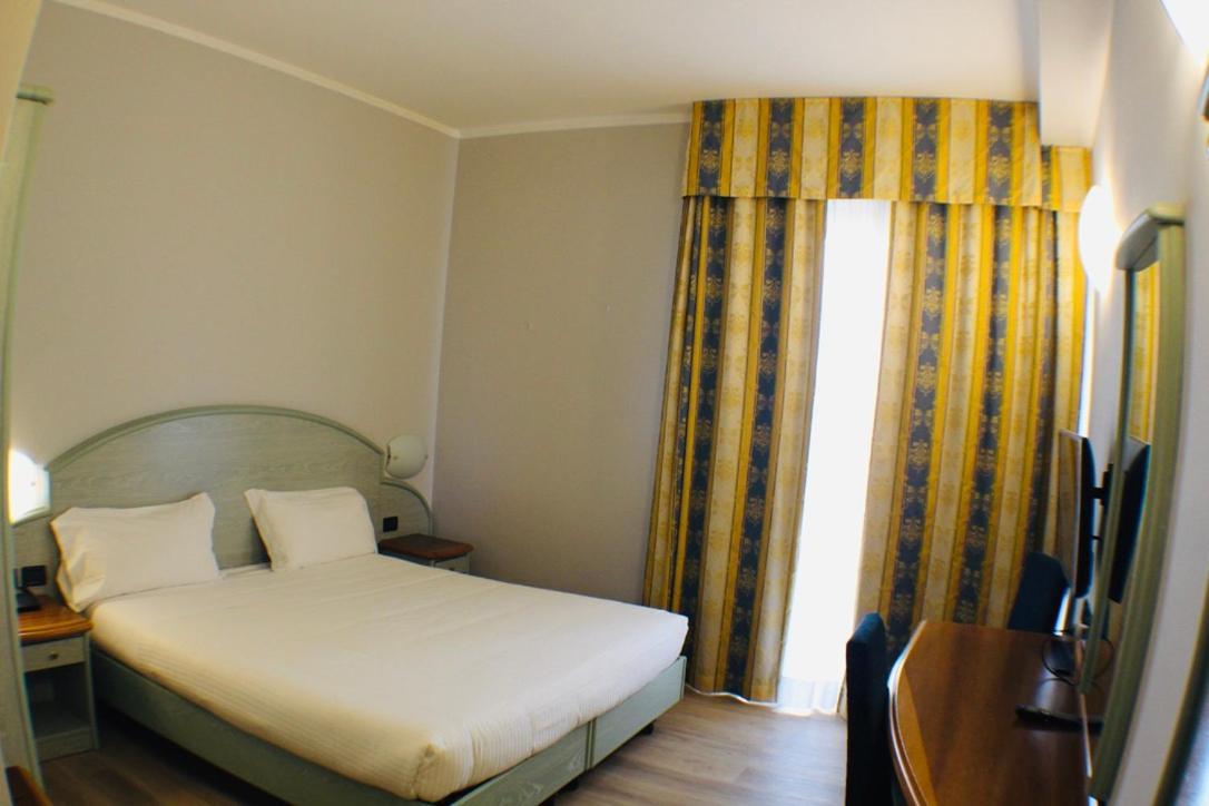 Hotel Europa Milano Rosate Esterno foto