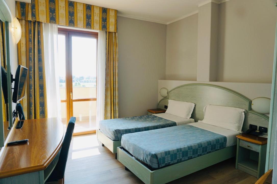 Hotel Europa Milano Rosate Esterno foto