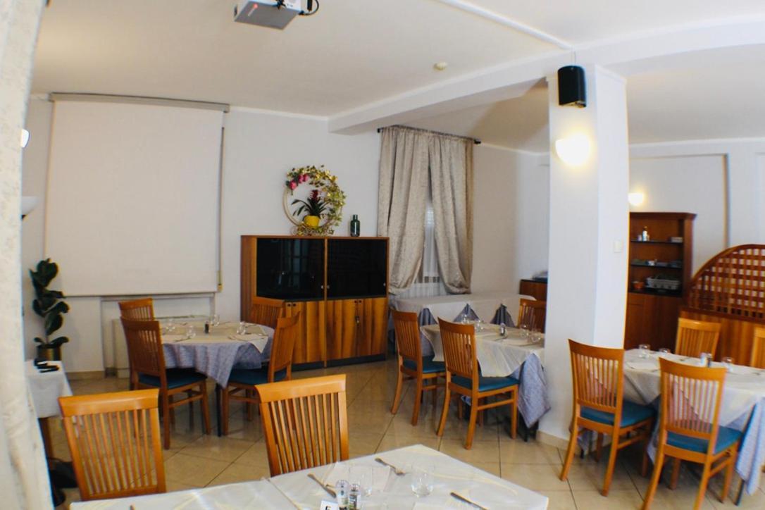 Hotel Europa Milano Rosate Esterno foto