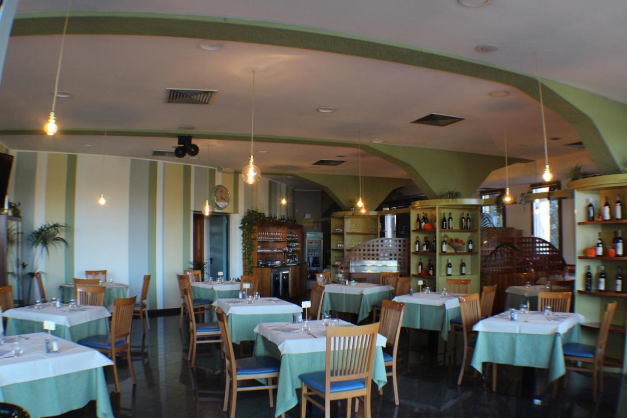 Hotel Europa Milano Rosate Esterno foto